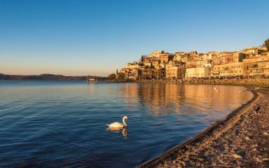 Rilassarsi, a scuola finita, sul lago di Bracciano…