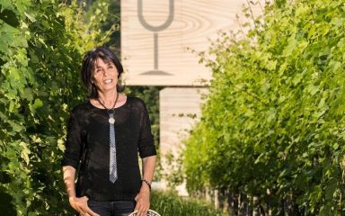 L’Astemia pentita: la caparbietà di una donna, l’arte e il vino buono